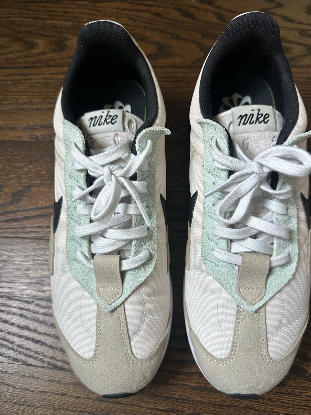Nike Air Max Pre Day LX Men’s size 10.5
Good condition. Smoke/pet free home